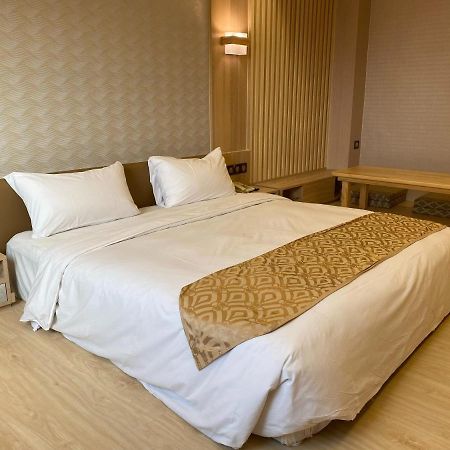 Wang Fu Hotel Miaoli Extérieur photo