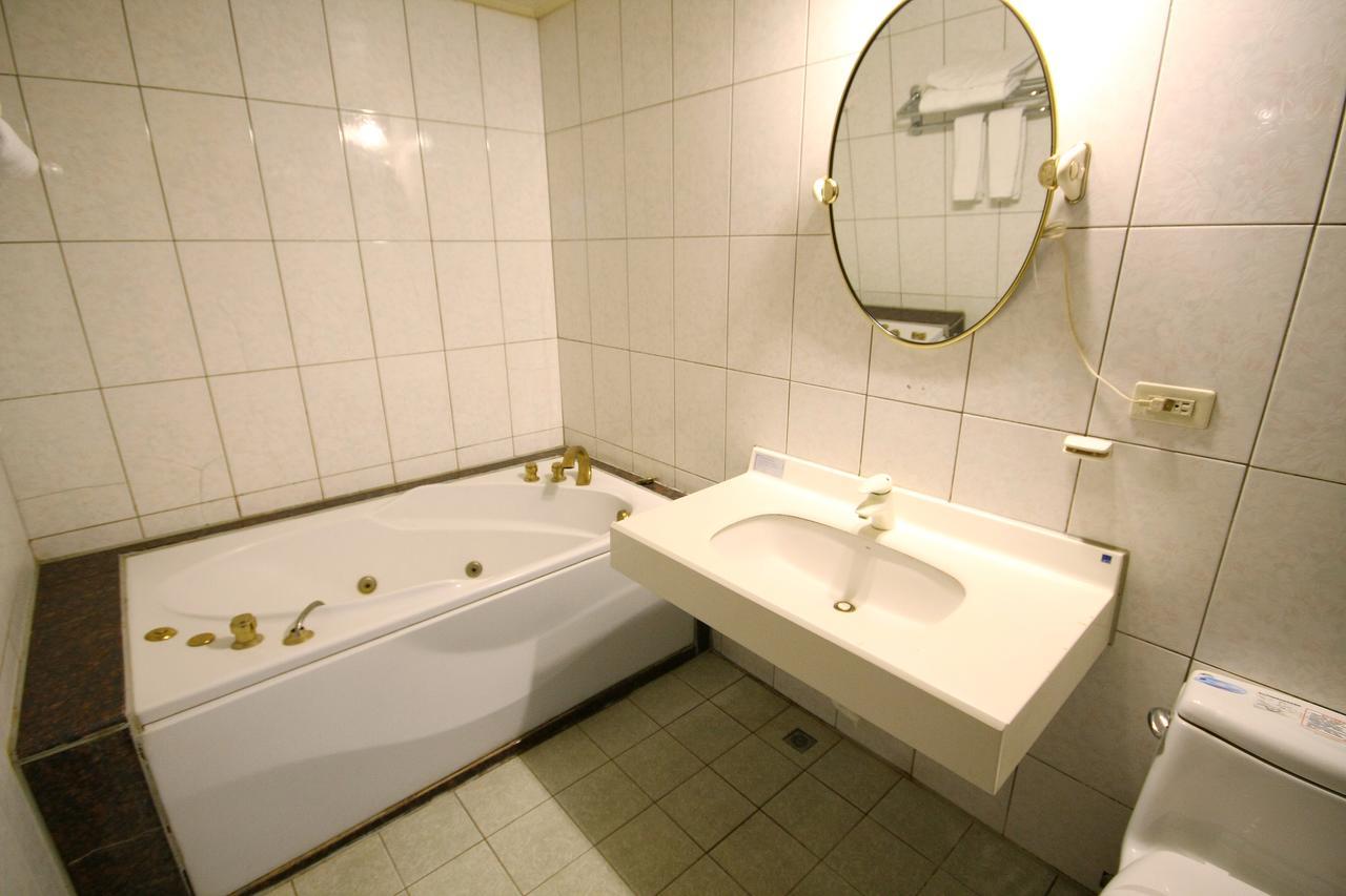 Wang Fu Hotel Miaoli Extérieur photo